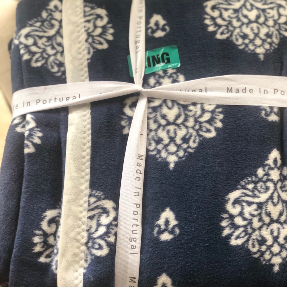 Docofil Luxury Soft King  Navy Blue Blanket Cotton Blend Portugal Reversible New